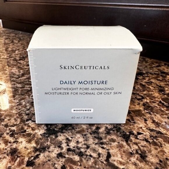 SkinCeuticals Daily Moisture for Oily Skin - Picture 1 of 3